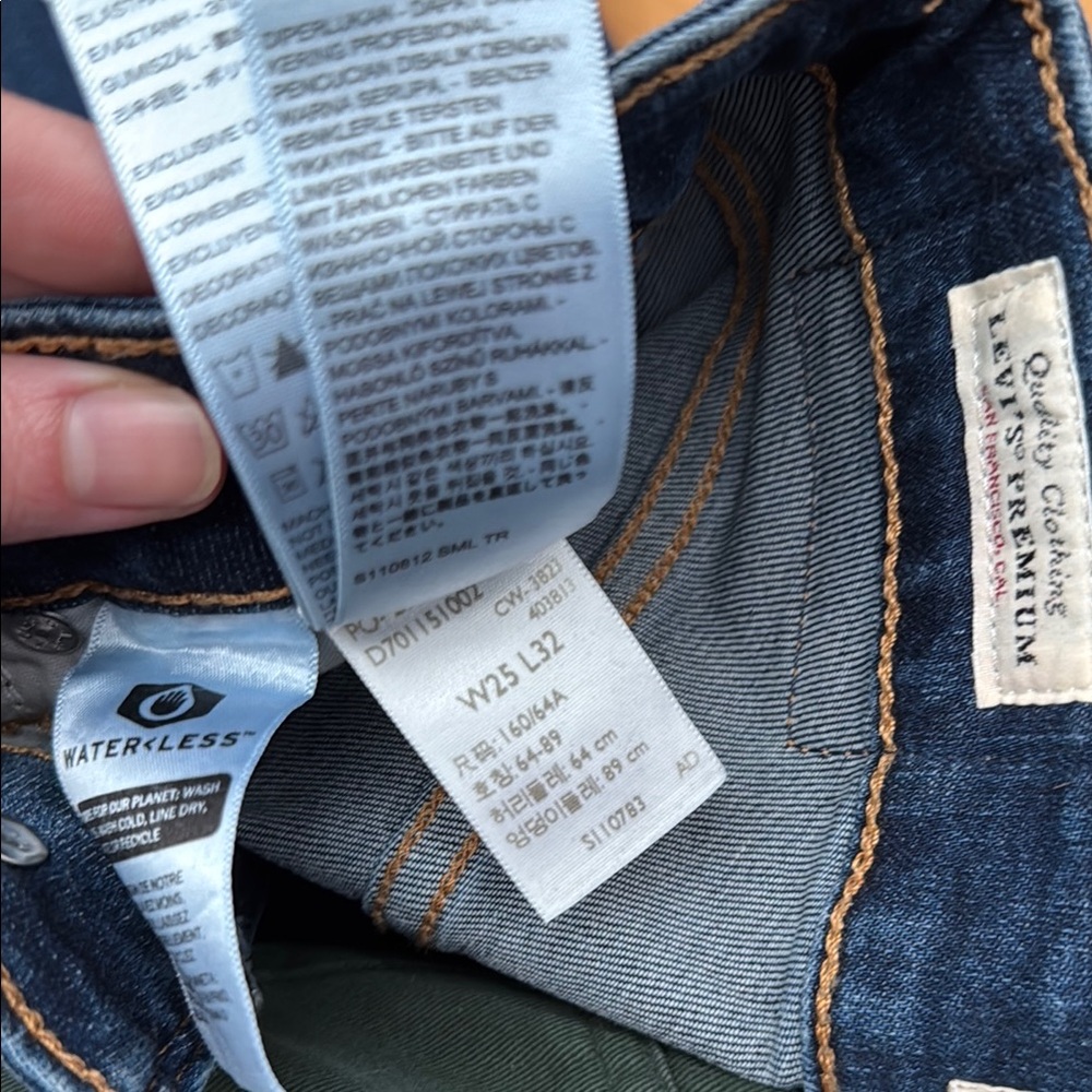 Levi’s High Rise Jeans - Picture 2 of 3